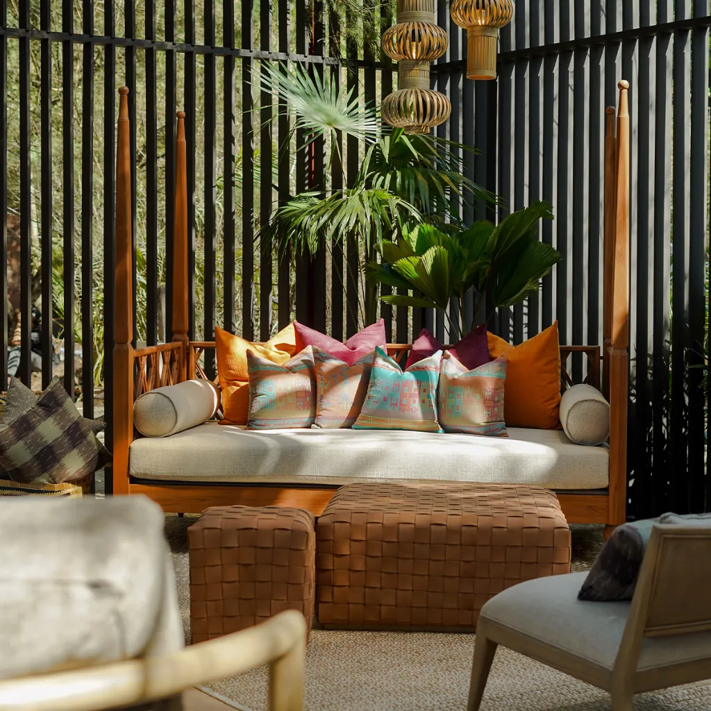DELUCA - DAYBED SCENE.webp