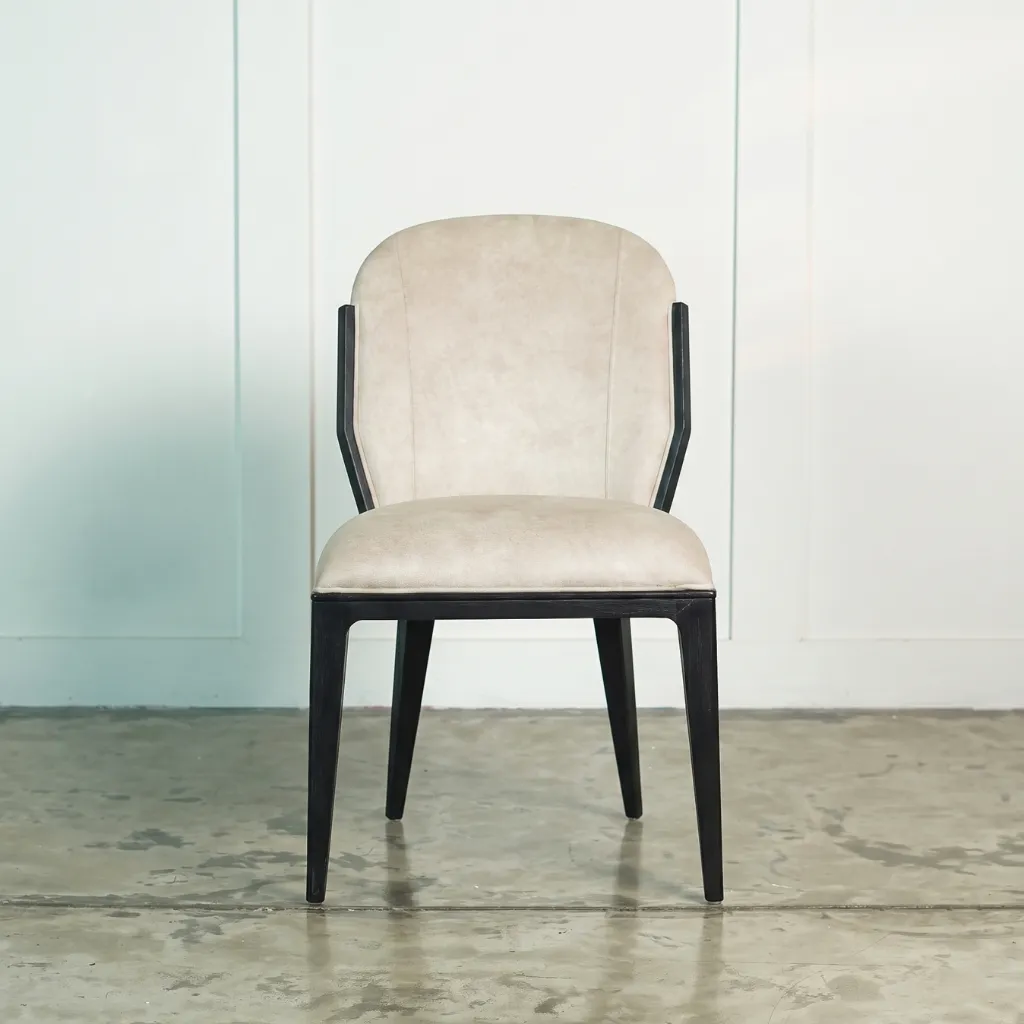 EASTON CHAIR_ (FRONT VIEW).webp