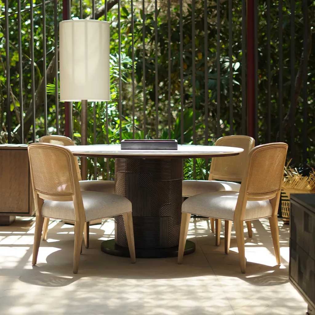 MANOA - ROUND TABLE QUADRA SCENE.webp