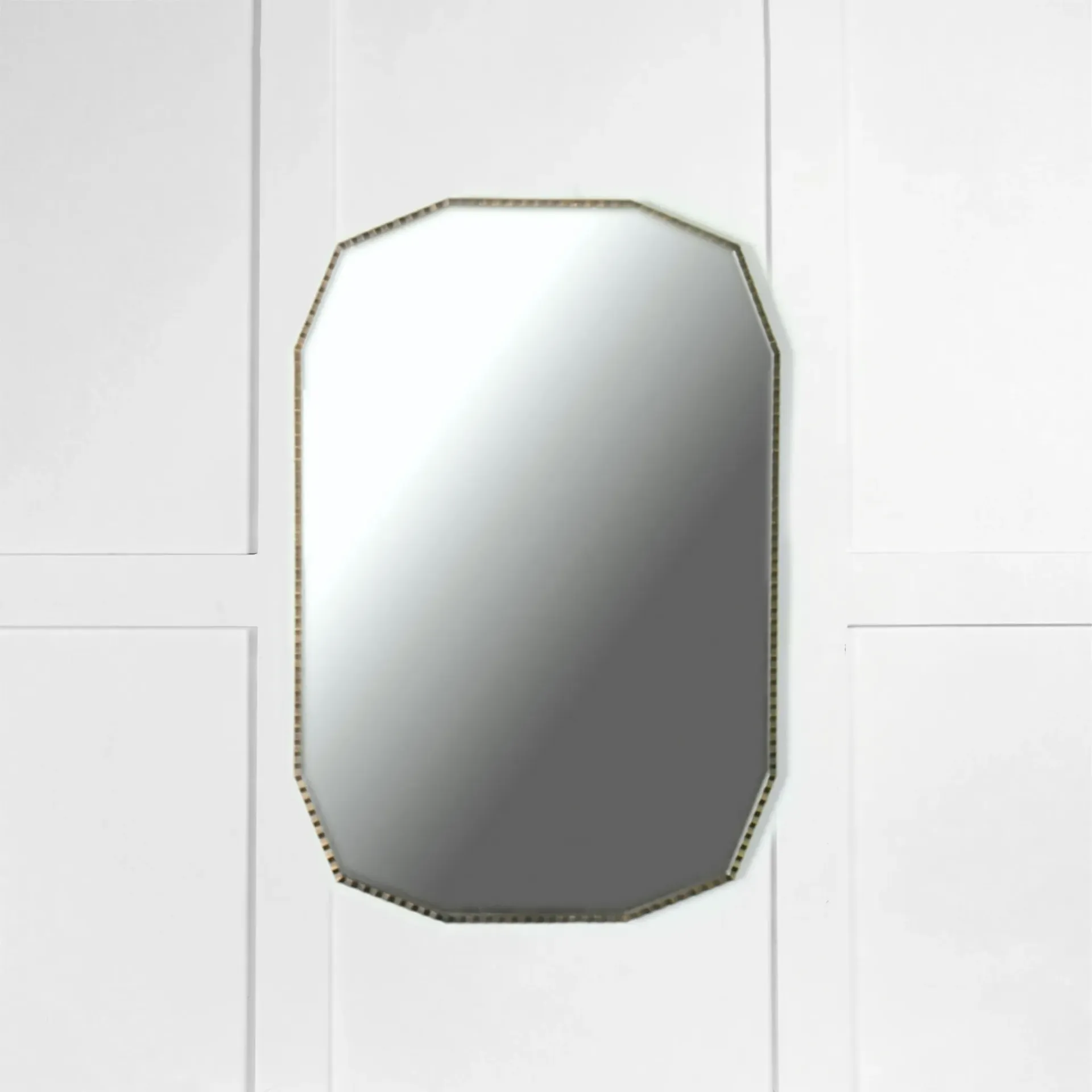 Hyde Mirror Une